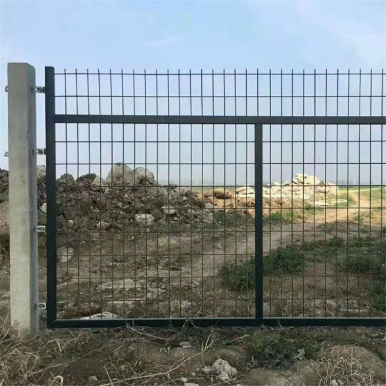 鐵路隔離柵案例展示圖片2 鐵路隔離柵案例展示圖片2